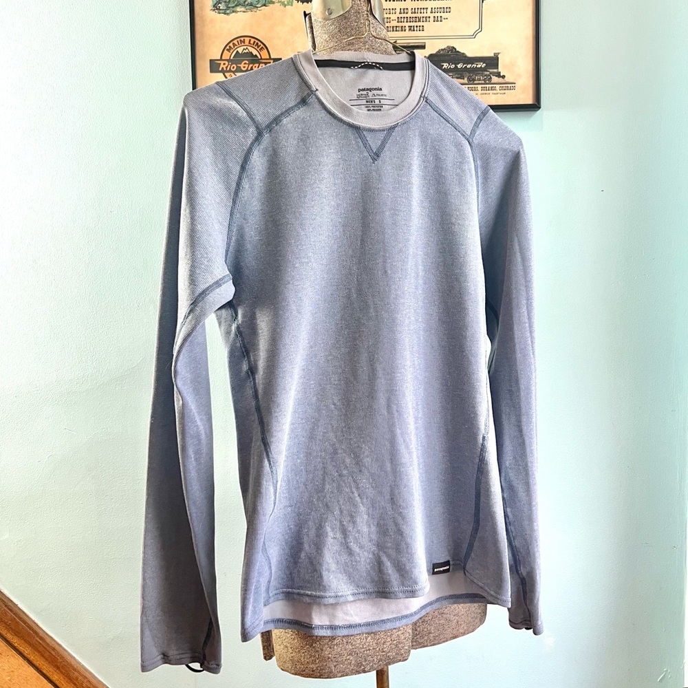 Patagonia Men's Long-Sleeve Crew Thermal Base Layer in Light Blue